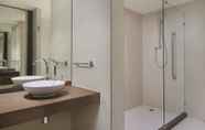 In-room Bathroom 3 Four Points by Sheraton Perth