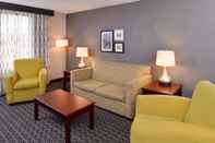 Common Space La Quinta Inn & Suites by Wyndham Indianapolis South