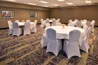 Functional Hall La Quinta Inn & Suites by Wyndham Indianapolis South
