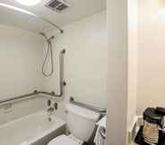 In-room Bathroom 6 Quality Inn & Suites North Charleston - Ashley Phosphate