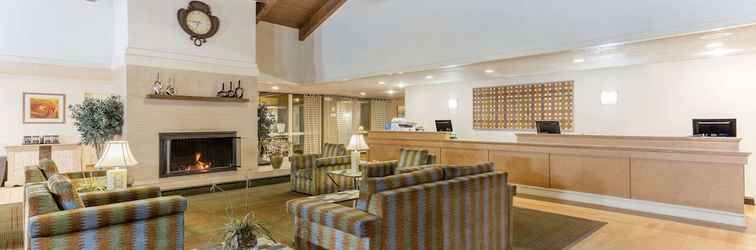 Lobby La Quinta Inn & Suites by Wyndham Redding