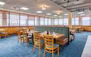 Restaurant 4 Ramada Plaza by Wyndham Nags Head Oceanfront