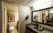 In-room Bathroom 5 Drury Plaza Hotel Orlando - Disney Springs Area