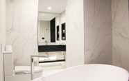 In-room Bathroom 7 Pullman Melbourne City Centre