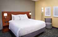 Bedroom 5 Courtyard by Marriott St Louis Westport Plaza