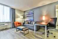 Common Space Radisson Suite Hotel - Toronto Airport