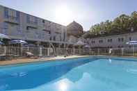 Swimming Pool Mercure Vichy Thermalia