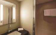 In-room Bathroom 2 Mercure Vichy Thermalia