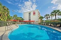 Swimming Pool Red Roof Inn PLUS+ Miami Airport