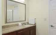 ห้องน้ำภายในห้อง 7 Residence Inn by Marriott Bakersfield