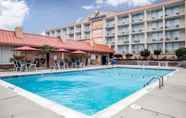 Swimming Pool 2 Comfort Inn On the Ocean