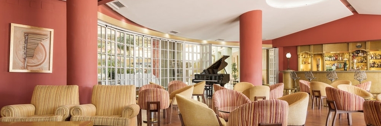 Lobby Hotel ILUNION Alcora Sevilla