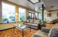 Sảnh chờ 6 Quality Inn & Suites Vancouver North