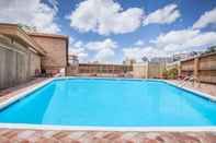 Swimming Pool Days Inn by Wyndham San Antonio Alamo/Riverwalk