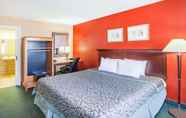 Bedroom 7 Days Inn by Wyndham San Antonio Alamo/Riverwalk