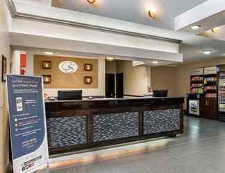 Lobby 2 Comfort Suites Near Vancouver Mall