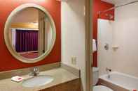 Toilet Kamar Red Roof Inn Washington DC - Columbia/ Fort Meade