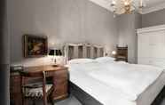 Bedroom 3 Schlosshotel Berlin by Patrick Hellmann