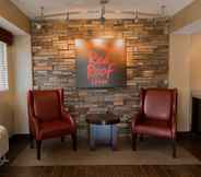 Lobi 3 Red Roof Inn Rockford East – Casino District