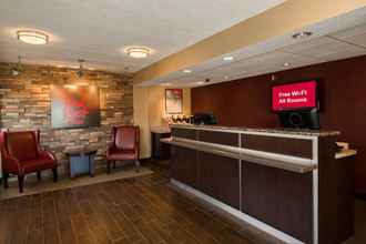 Lobby 4 Red Roof Inn Rockford East – Casino District