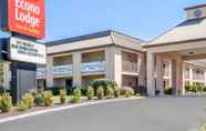 Exterior 2 Econo Lodge Inn & Suites East