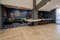 Quầy bar, cafe và phòng lounge DoubleTree by Hilton Hotel Bakersfield