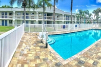 Swimming Pool Motel 6 Starke, FL