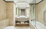 In-room Bathroom 4 Leeds Marriott Hotel