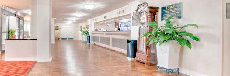 Lobby Ramada by Wyndham Metairie New Orleans Airport