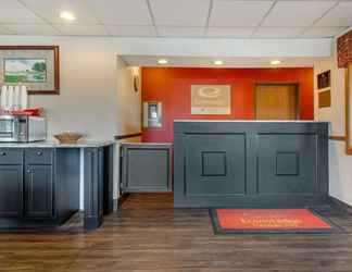 Lobby 2 Econo Lodge Traverse City