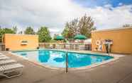Swimming Pool 2 Quality Inn Colchester - Burlington