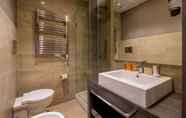 Toilet Kamar 4 Condotti Boutique Hotel