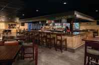 Bar, Cafe and Lounge Ramada by Wyndham Indiana