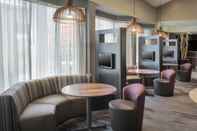 Bar, Kafe, dan Lounge Courtyard by Marriott Newark Liberty International Airport