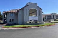 Exterior Country Inn & Suites by Radisson, Vallejo Napa Valley, CA