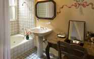 In-room Bathroom 7 Petite Auberge