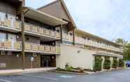 Exterior 5 Days Inn by Wyndham Harrisburg North