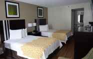 Bedroom 4 Days Inn by Wyndham Harrisburg North