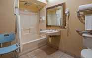 Toilet Kamar 4 Best Western Inn & Suites