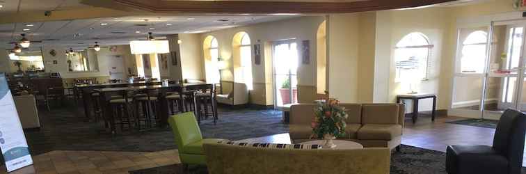 Lobby Quality Inn & Suites Winter Park Village Area