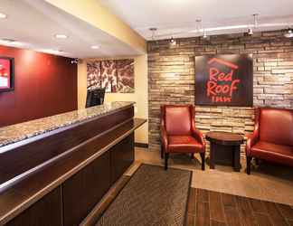 Lobi 2 Red Roof Inn Utica