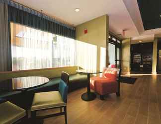 Lobi 2 La Quinta Inn & Suites by Wyndham Richmond-Midlothian