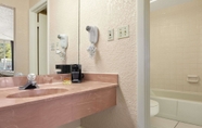 In-room Bathroom 2 Days Inn by Wyndham Fort Pierce Midtown