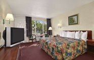 Bedroom 4 Days Inn by Wyndham Fort Pierce Midtown