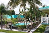 Swimming Pool Days Inn by Wyndham Fort Pierce Midtown