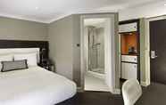 Bedroom 7 DoubleTree by Hilton London - Ealing Hotel