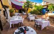 Restoran 3 Pikes Ibiza - Adults Only