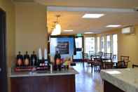 Bar, Cafe and Lounge SureStay Hotel by Best Western Tehachapi