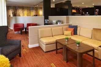 Lobi 4 Courtyard by Marriott Minneapolis-St. Paul Airport