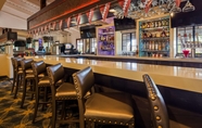 Quầy bar, cafe và phòng lounge 5 Best Western Plus Carpinteria Inn